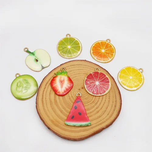Vista 5 de 32 dijes de esmalte en tono dorado surtidos, limón, sandía, naranja, fresa, manzana, delicados, colgantes, fruta, alimentos, para aretes, joyería