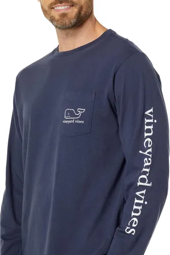 Vista 3 de Vineyard Vines Camiseta vintage de manga larga para hombre con bolsillo de ballena, Pequeña