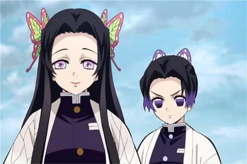 Vista 5 de AHJSN Anime Demon Slayer Kimetsu No Yaiba Kochou Kanae - Peluca de cosplay de 33.5in de largo, pelo sintético lacio para adultos Halloween + gorra