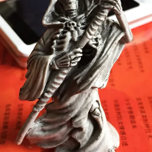 Vista 4 de Llavero de calavera de Halloween, llavero de la parca de goma, llavero de esqueleto de goma, novedoso soporte para llaves, colgante para regalos