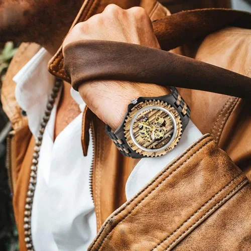 Vista 4 de Dentily Reloj mecánico de madera para hombre, esqueleto con movimiento automático, reloj de madera con números árabes, relojes de cuerda automática
