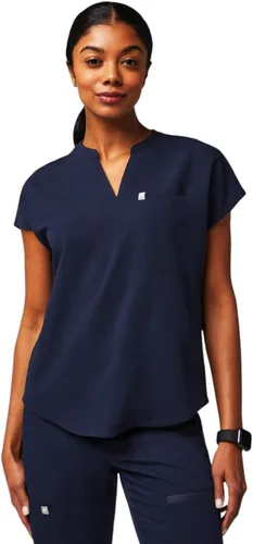 Vista 15 de Fabletics Camiseta médica Evolve de 3 bolsillos para mujer con un ajuste de gran tamaño, MotionTech, elástica en 4 direcciones, resistente a