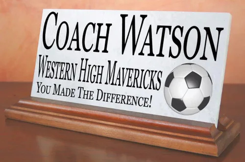 Vista 2 de Placa de regalo de entrenador de fútbol, premio de agradecimiento al equipo personalizado para grandes entrenadores de fútbol, para escritorio