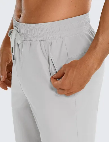 Vista 3 de CRZ YOGA Pantalones deportivos de golf ligeros para hombre, pantalones casuales de entrenamiento con bolsillos