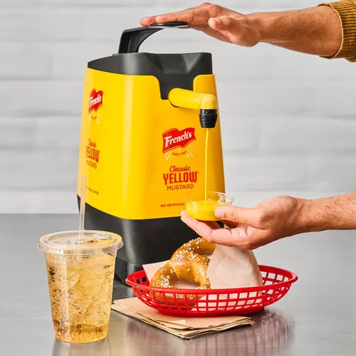 Vista 3 de Bolsa dispensadora de mostaza amarilla clásica de French's con ajuste, 1.5 galones - Una bolsa de 1.5 galones de mostaza amarilla clásica
