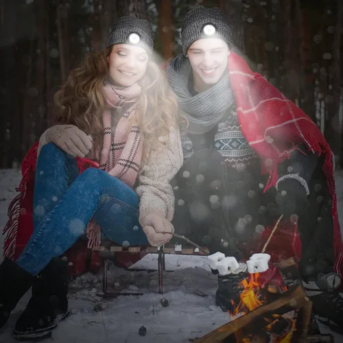 Vista 7 de PASTACO Regalos de cumpleaños para hombres y mujeres gorro LED