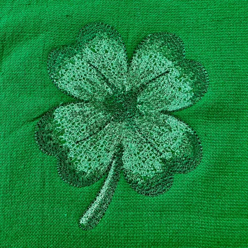 Vista 2 de Serafina Home Toallas de cocina de mano para invitados de baño irlandeses del día de San Patricio: suave y absorbente bordado, diseño de trébol