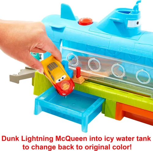 Vista 3 de Mattel Disney y Pixar Cars Toys, Submarine Car Wash Playset con cambio de color Lightning McQueen Toy Car, juego acuático