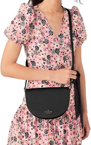 Vista 2 de Kate Spade New York Cruzado con solapa creciente en piel guijarrada