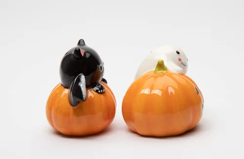 Vista 5 de Juego de salero y pimentero de cerámica fina para Halloween, casper y murciélago en calabaza, 3-1/8 pulgadas de largo