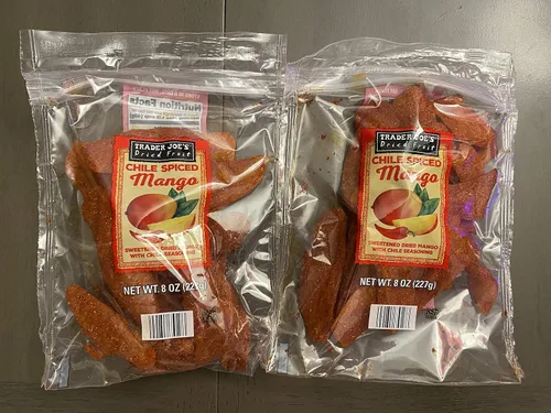 Vista 5 de Mango deshidratado con sabor a chile, 8 oz de Trader Joe's