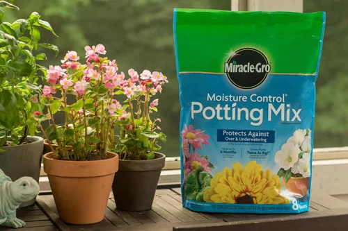 Vista 14 de Miracle-GRO Mezcla para macetas con control de humedad, para plantas en contenedor, protege contra el riego excesivo y insuficiente, 16 cuartos