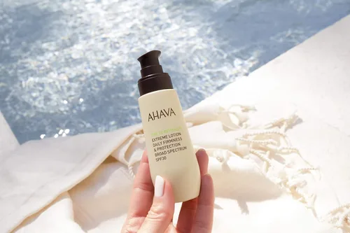 Vista 5 de AHAVA Extreme Lotion Daily Firmness & Protection, Broad Spectrum SPF30, ligera, hidratante, hidratación durante todo el día y protección UVA/B