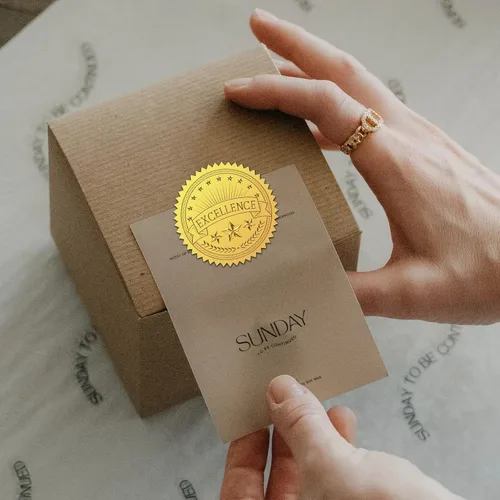 Vista 5 de CRASPIRE Calcomanías de papel de aluminio dorado de 2 pulgadas en relieve, certificado de estrella de excelencia, sellos oficiales, calcomanías