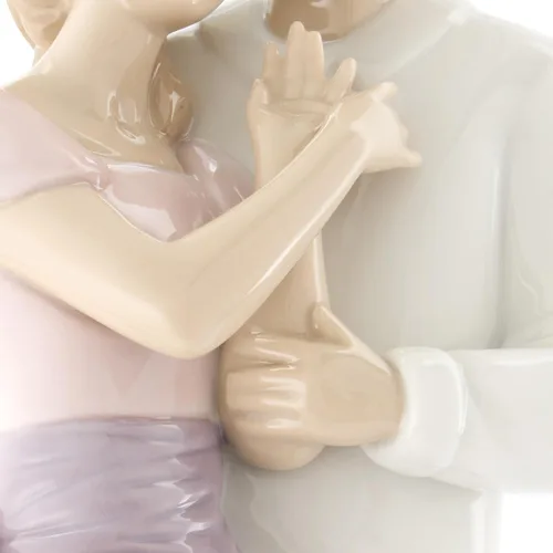 Vista 8 de NAO Sueños de amor. Figura de novia y novio de porcelana.