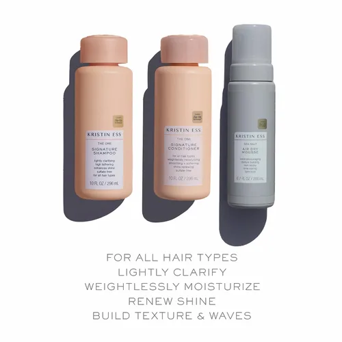 Vista 5 de Kristin Ess Hair The One Signature Set – Champú sin sulfato ligeramente aclarante, acondicionador hidratante + textura de sal marina al aire seco