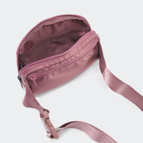 Vista 6 de Pander Riñonera grande de 2 litros, impermeable, para mujeres y hombres con correa ajustable.