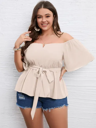 Vista 4 de SCOMCHIC Blusa peplum con hombros descubiertos para mujer, talla grande, media manga acampanada, cintura con lazo en la cintura, dobladillo