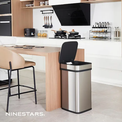 Vista 2 de Ninestars Bote de basura inteligente para cocina con neutralización de olores de 13 galones, basurero automático con sensor de movimiento y control