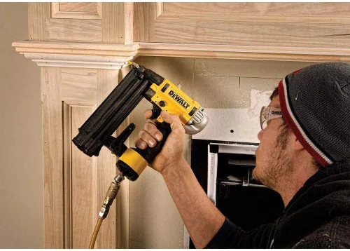 Vista 7 de DEWALT Clavadora de puntilla de calibre 18 con punto de precisión (DWFP12233)