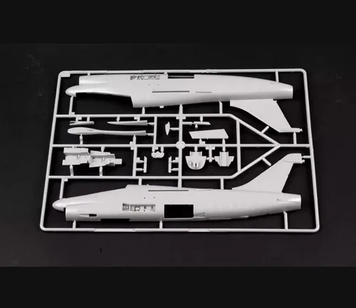 Vista 5 de Maquetas de Aviones Kit Plástico, A-7K Corsair II Aeronave de Ataque Escala 1/48, 12.5 x 9.8 Pulgadas