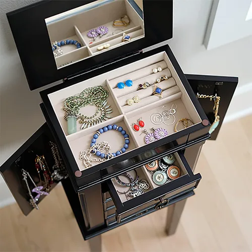 Vista 6 de Hives and Honey Kennedy Jewelry Armoire - Moderno organizador de almacenamiento de madera con ganchos para collares, 5 cajones y espejo de tocador
