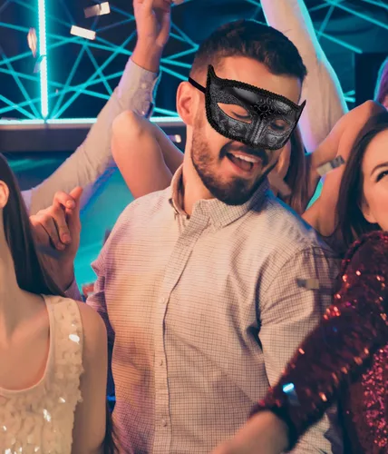 Vista 5 de SIQUK Máscaras de máscaras para parejas con palo, máscara veneciana de metal en un palo, máscara de disfraz de Halloween, máscara de Mardi Gras