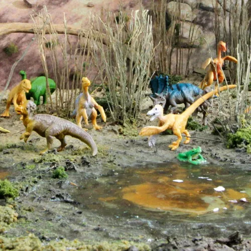 Vista 2 de Safari Ltd. Feathered Dinosaurs TOOB - Figuras de T-Rex, Velociraptor, Microraptor y más - Divertido juguete educativo para niños, niñas y niños a