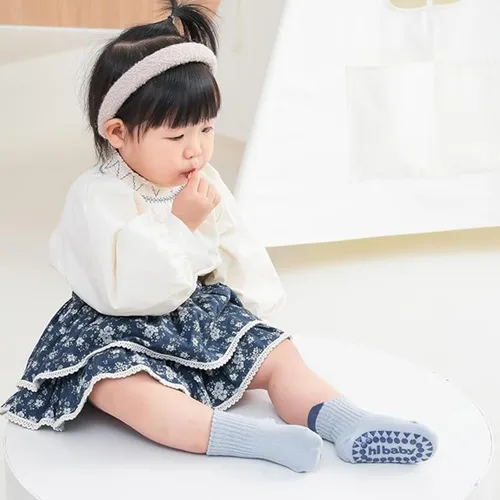 Vista 3 de XuoAz 6 pares de calcetines antideslizantes de algodón con agarre para niños y niñas pequeños