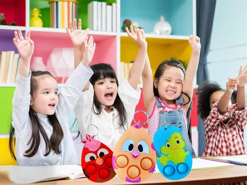 Vista 3 de 24 paquetes de huevos a granel pollos mochila llavero mini pop Fidget fiesta Pascua regalos escuela estudiantes premios burbuja