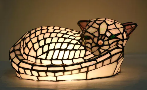 Vista 5 de A0013 - Lámpara de mesa estilo Tiffany con diseño de gato dormido, 11.5 pulgadas de largo x 7.125 pulgadas de ancho x 5.5 pulgadas de alto, luz
