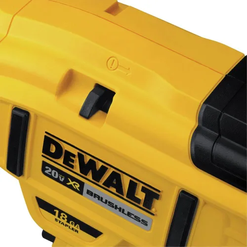 Vista 3 de DEWALT Grapadora de corona estrecha de 20V MAX* 18GA, solo herramienta (DCN681B)