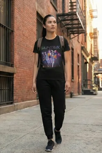 Vista 5 de K-Pop Kpop Demon Hunters Huntrix Rumi Mira Group Pose Camiseta