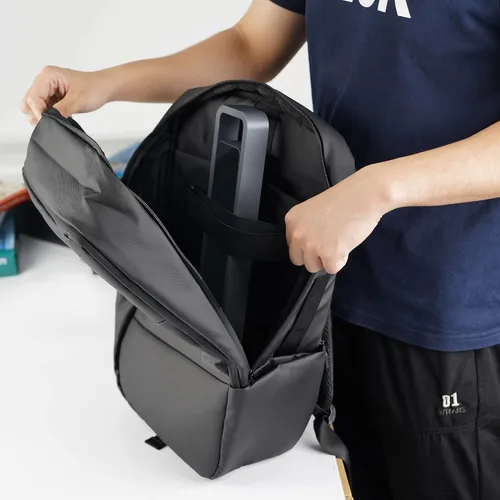 Vista 2 de CZUR Paquete de escáner de documentos Aura Pro de 14MP y mochila de viaje negra