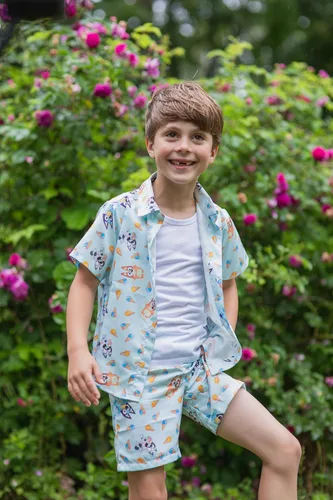 Vista 3 de Bluey Camisa y pantalones cortos hawaianos familiares con botones y muffin de bingo