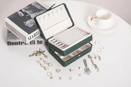 Vista 5 de Cnrouke Organizador de joyas de viaje, pequeño joyero, joyero portátil para niñas y mujeres, organizador de joyas de cuero sintético de doble capa
