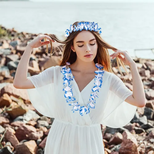 Vista 5 de HongyiTime 56 unidades de Leis hawaianos, suministros para fiestas Luau de collares, diademas y pulseras de flores elásticas, decoraciones hawaianas