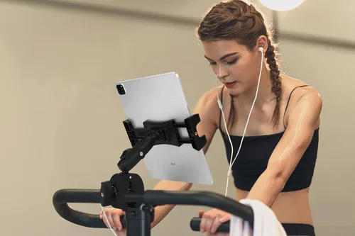 Vista 2 de Soporte con Abrazadera para Tableta iPad en Manillar de Cinta de Correr y Bicicleta para Bicicleta Estática, Elíptica, Bicicleta Spinning Peloton