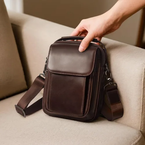 Vista 7 de Augus Bolso bandolera pequeño de cuero para hombre, bolso cruzado de hombro, bolsas de viaje para hombres, mochila con hebilla magnética