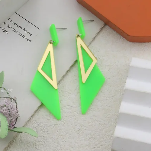 Vista 4 de Aretes de neón retro de los años 80 para mujer, aretes colgantes de neón triangulares acrílicos, coloridos aretes geométricos de gota, brillantes