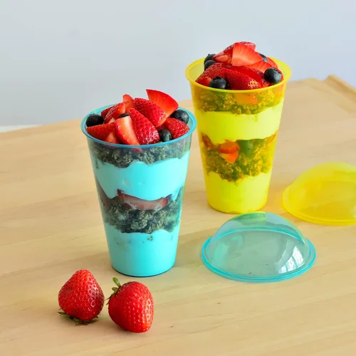 Vista 4 de Youngever 7 juegos de vasos de yogur de plástico reutilizables con tapas de cúpula, a prueba de derrames y fugas, grandes de 12 onzas