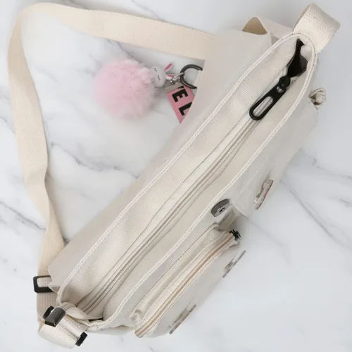 Vista 4 de Bolso cruzado de lona con alfileres Kawaii y colgante bolso de mensajero casual para estudiantes mochila escolar para niñas y mujeres