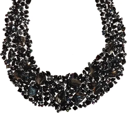 Vista 2 de AeraVida Midnight in Fashion - Gargantilla de color negro con concha de nácar y ónix negro inspirado en gótico y moderno, estilo babero, collar