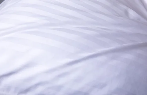 Vista 4 de Almohadas de cama estándar de plumón de ganso de la colección del hotel para dormir una almohada para la espalda, el estómago o los durmientes