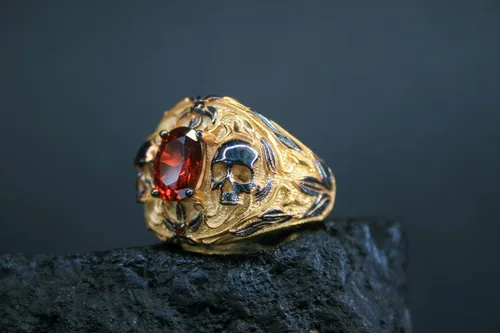 Vista 5 de Gilded Skull Ring with Red Zircon Stone - Unique 925 Silver Craftsmanship