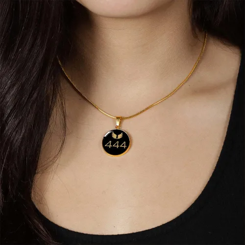 Vista 2 de Hilis Jewelry Collar con números de ángel 444 para protección de mujeres, joyería espiritual, regalos personalizados, alas de ángel grabadas, dije