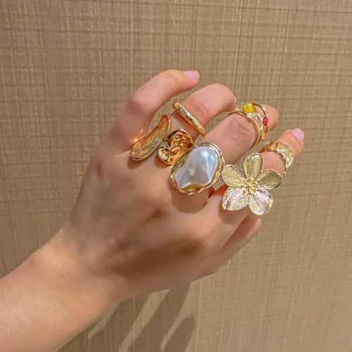 Vista 8 de Esther Juego de anillos de estilo vintage, 6 piezas, tono dorado con diseño de perlas y flores