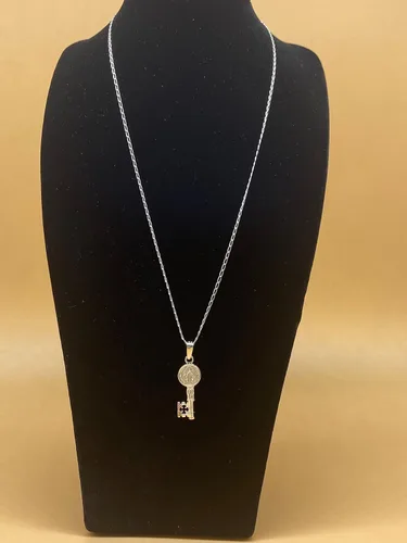 Vista 5 de Los Tesoros de Claudia, Colgante de plata 925 de San Benito para mujeres y hombres, incluye un collar de plata de 17.7 pulgadas. Medalla