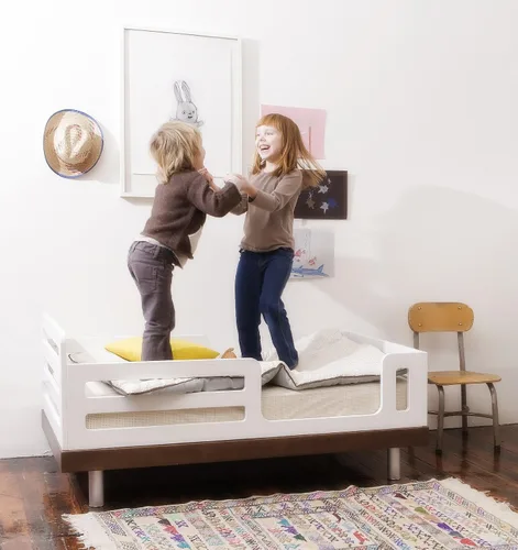 Vista 3 de Oeuf Cama clásica para niños pequeños, nogal