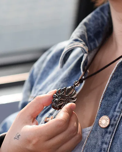 Vista 3 de Lightock - Collar con colgante de zorro de obsidiana para mujer con energía curativa y amuleto de cristal